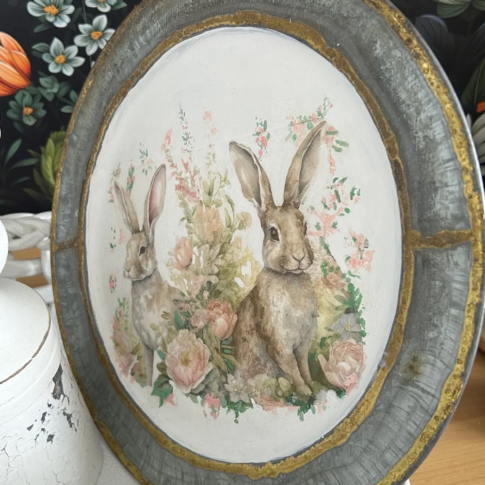 White Distressed Rabbit Statue - Picture 14 of 15